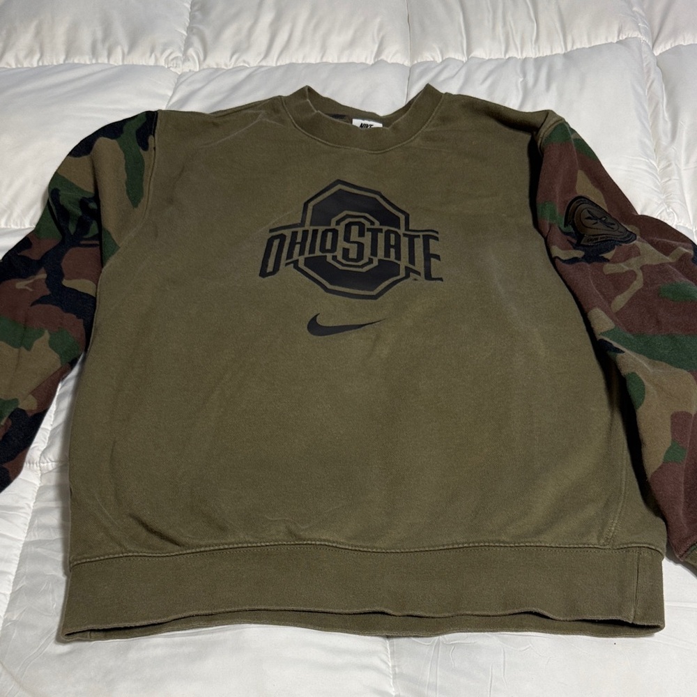 Nike Men's Olive and Veteran Camouflage Crewneck Sweater